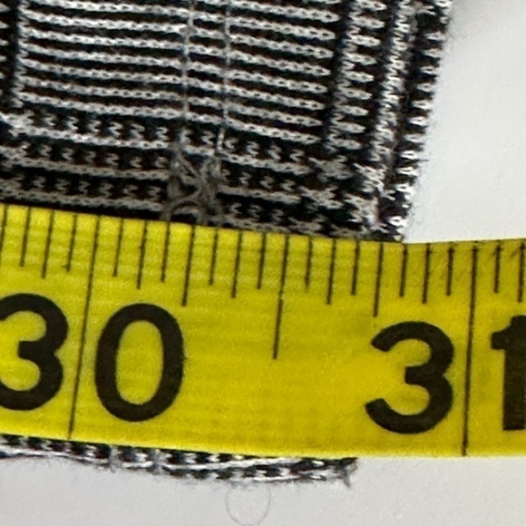 Tahari sz sm knit pant in a muted plaid in brown and tan.  Straight leg - Picture 7 of 14